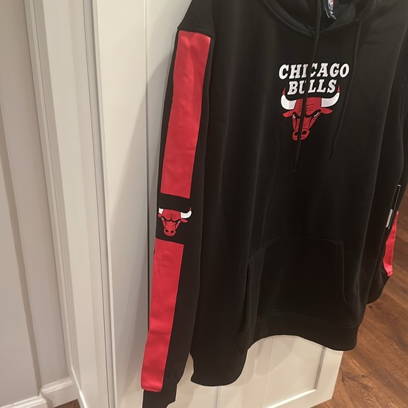 Chicago Bull Black Hoodie - NBA - New with Tags - Picture 8 of 11